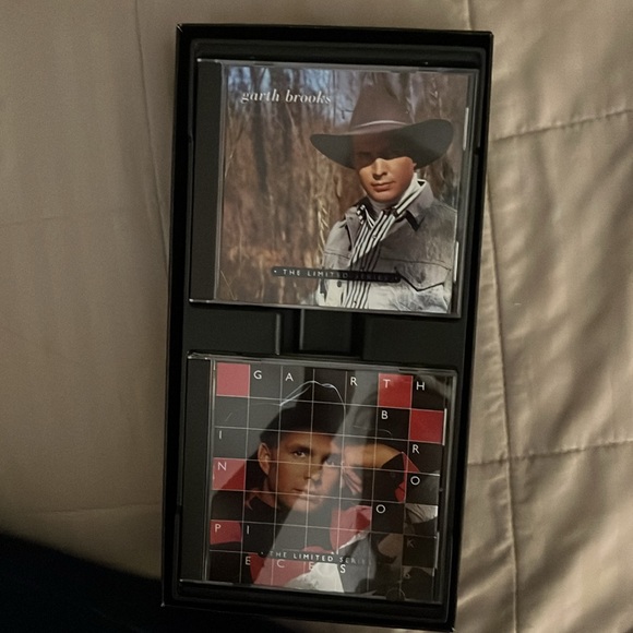 Garth Brooks. The Limited Series - Picture 3 of 3